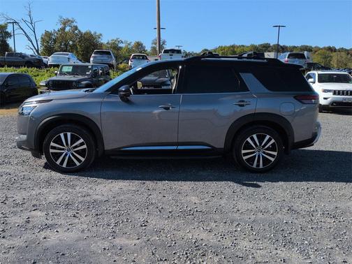 2023 Nissan Pathfinder Platinum 4WD