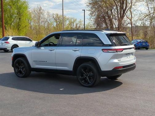 2022 Jeep Grand Cherokee Altitude