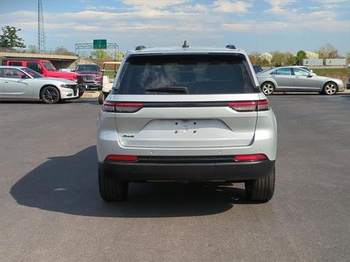 2022 Jeep Grand Cherokee Altitude