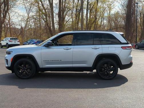 2022 Jeep Grand Cherokee Altitude
