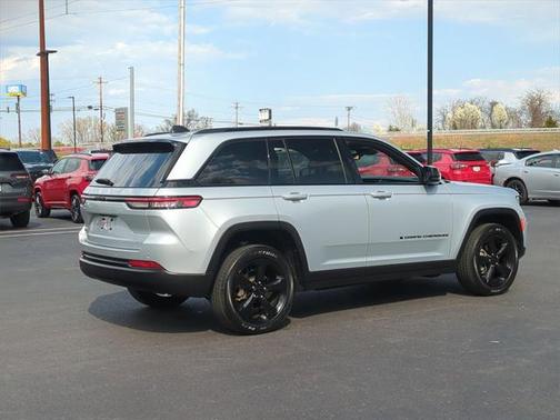 2022 Jeep Grand Cherokee Altitude