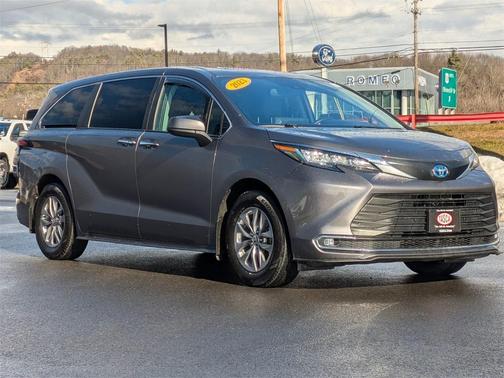 2023 Toyota Sienna XLE