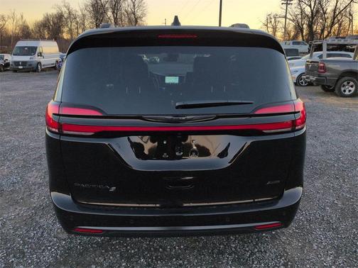 2026 Chrysler Pacifica L