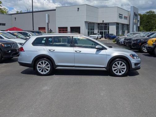 2017 Volkswagen Golf Alltrack TSI SE