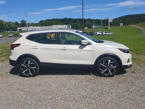 2022 Nissan Rogue Sport SL