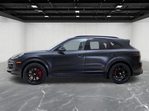 Jet Black Metallic 2022 Porsche Cayenne Turbo