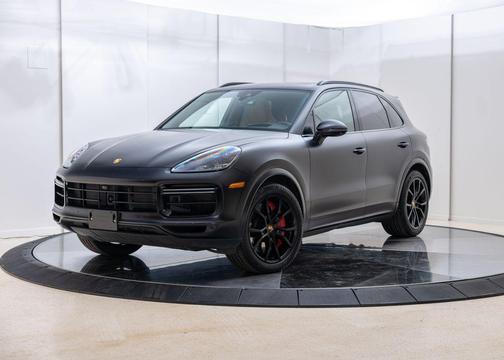 Jet Black Metallic 2022 Porsche Cayenne Turbo