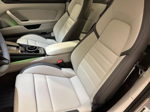 2025 Porsche 911 Carrera GTS