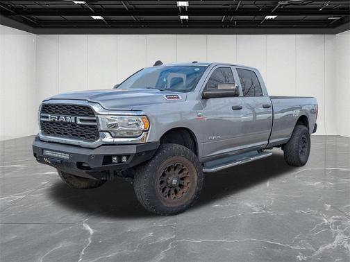 2022 RAM 2500 Tradesman Crew Cab 4x4 8' Box
