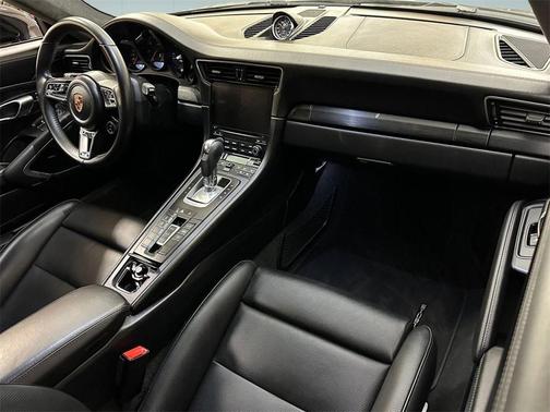 2019 Porsche 911 Carrera GTS