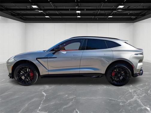 2025 Aston Martin DBX 707