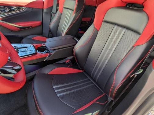 2025 Aston Martin DBX 707