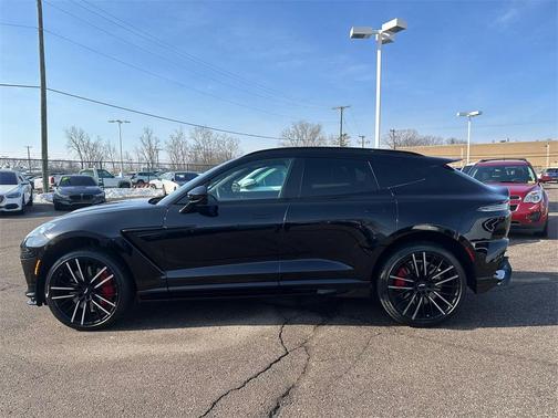 2023 Aston Martin DBX 707