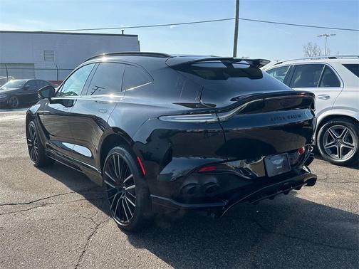 2023 Aston Martin DBX 707