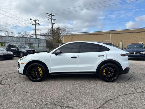 Carrara White Metallic 2023 Porsche Cayenne Turbo GT