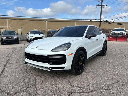 Carrara White Metallic 2023 Porsche Cayenne Turbo GT
