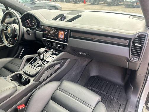 Carrara White Metallic 2023 Porsche Cayenne Turbo GT