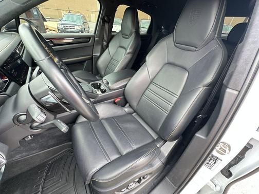 Carrara White Metallic 2023 Porsche Cayenne Turbo GT