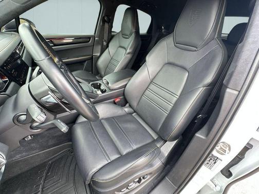 Carrara White Metallic 2023 Porsche Cayenne Turbo GT