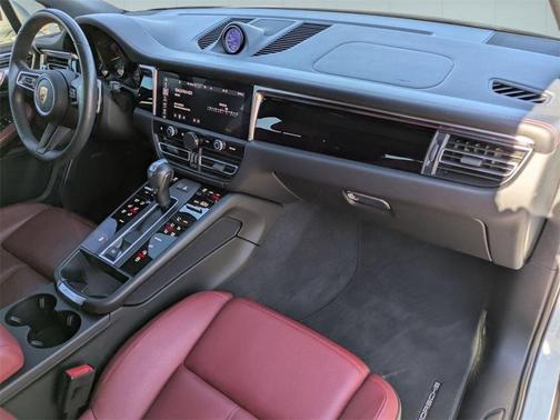 2022 Porsche Macan Base