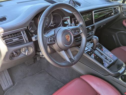 2022 Porsche Macan Base