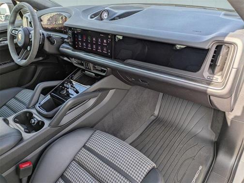 2024 Porsche Cayenne S