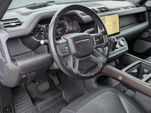 2023 Land Rover Defender 130 X-Dynamic SE