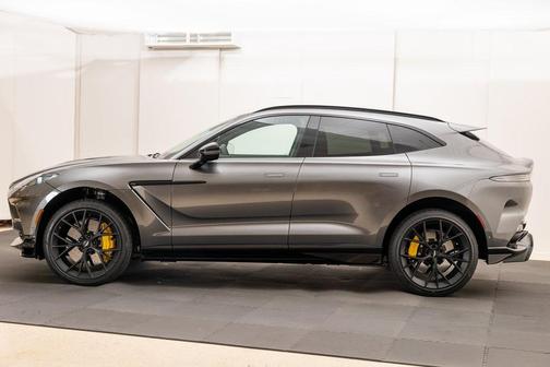 2025 Aston Martin DBX 707