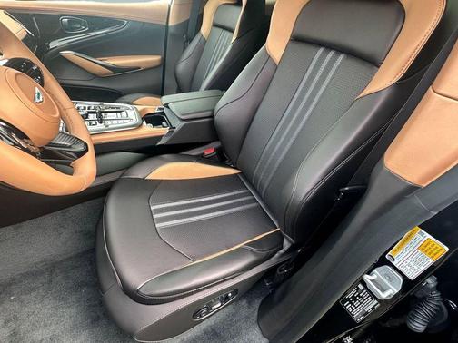 Onyx Black 2026 Aston Martin DBX 707