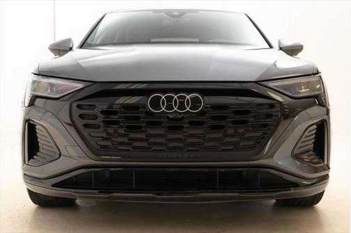 2024 Audi Q8 e-tron Prestige