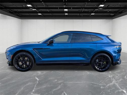 2025 Aston Martin DBX 707