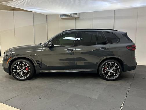 2025 BMW X5 M60i