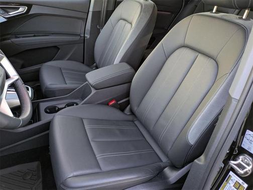 2024 Audi Q4 e-tron Premium Plus 55 quattro