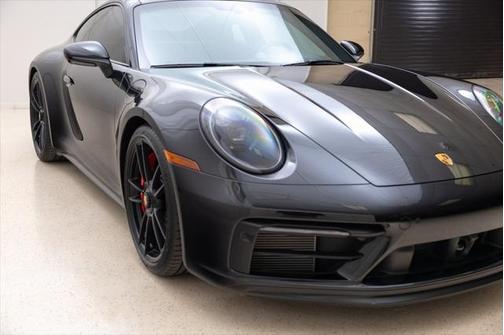 2022 Porsche 911 Carrera 4 GTS