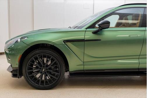 2025 Aston Martin DBX 707