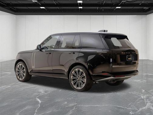 Santorini Black Metallic 2025 Land Rover Range Rover P530 SE