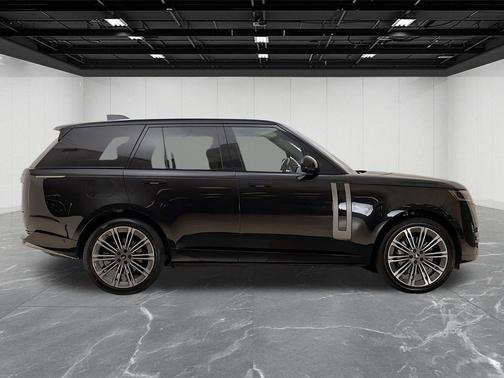 Santorini Black Metallic 2025 Land Rover Range Rover P530 SE