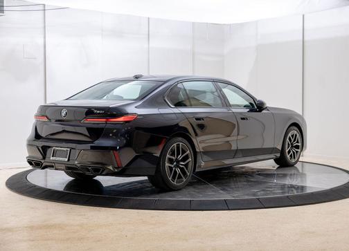 Carbon Black Metallic 2025 BMW 760 xDrive