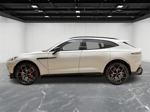 2025 Aston Martin DBX 707
