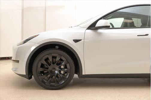 2024 Tesla Model Y Long Range Dual Motor All-Wheel Drive