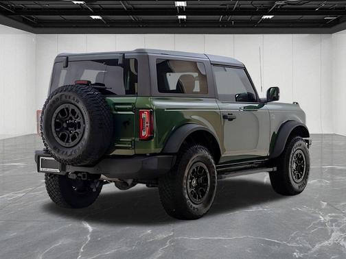 Eruption Green Metallic 2023 Ford Bronco Wildtrak