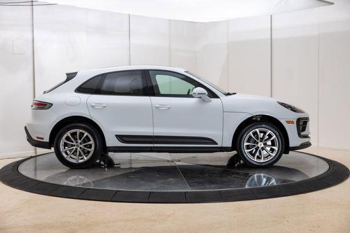 Carrara White Metallic 2024 Porsche Macan Macan