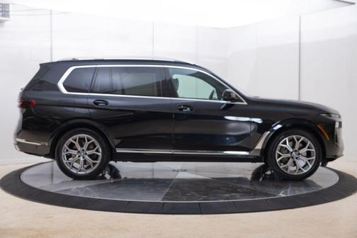 Black Sapphire Metallic 2023 BMW X7 xDrive40i