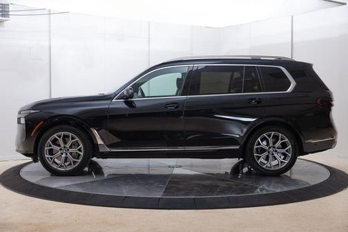 Black Sapphire Metallic 2023 BMW X7 xDrive40i