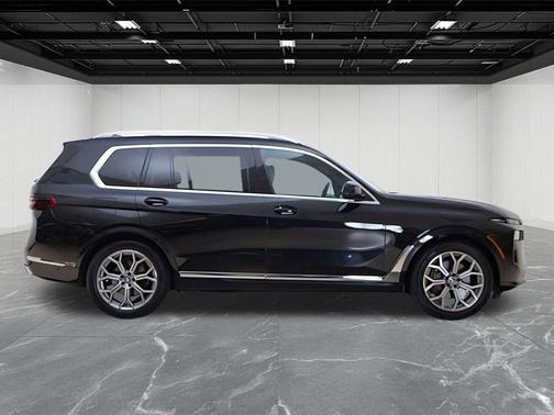 Black Sapphire Metallic 2023 BMW X7 xDrive40i