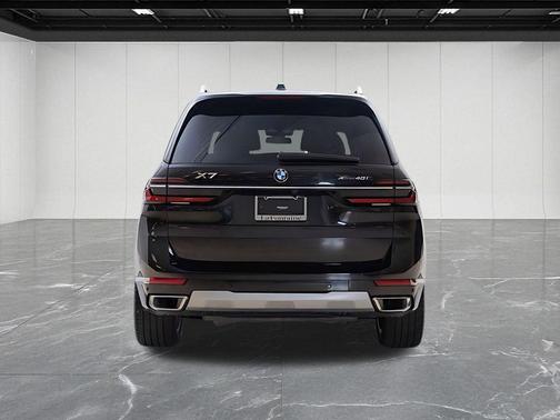 Black Sapphire Metallic 2023 BMW X7 xDrive40i