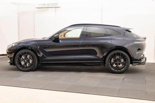 2025 Aston Martin DBX 707