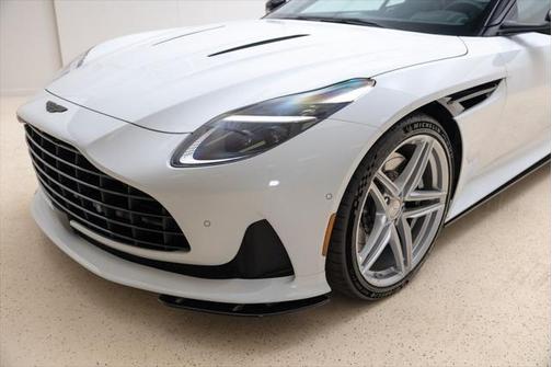 2025 Aston Martin DB12