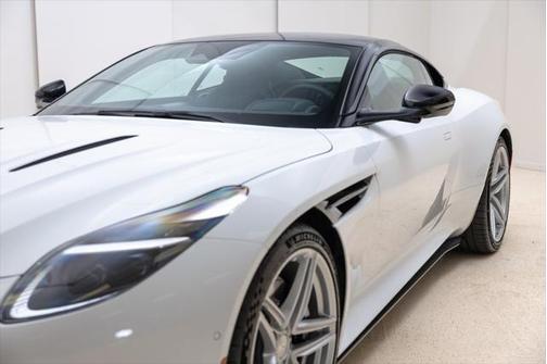 2025 Aston Martin DB12