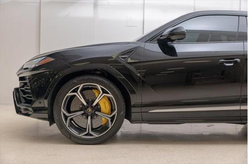 2020 Lamborghini Urus Base